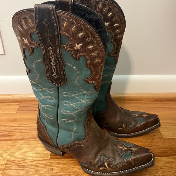 Ariat Women’s Cowboy Boots - Picture 3 of 5